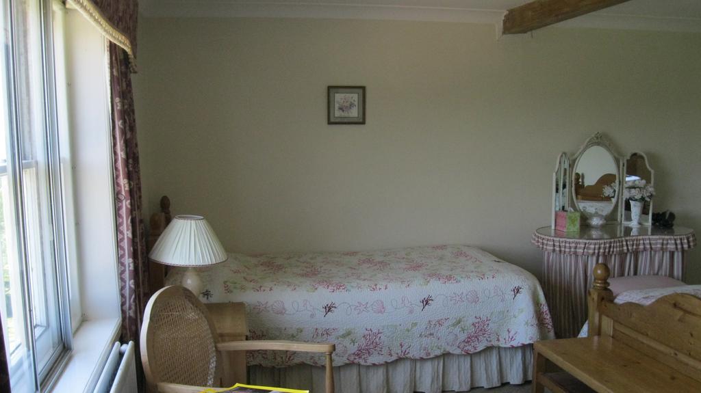 Pigeonwood House Folkestone Room photo