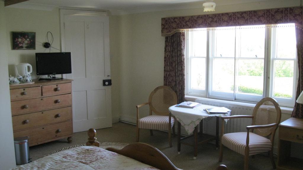 Pigeonwood House Folkestone Room photo